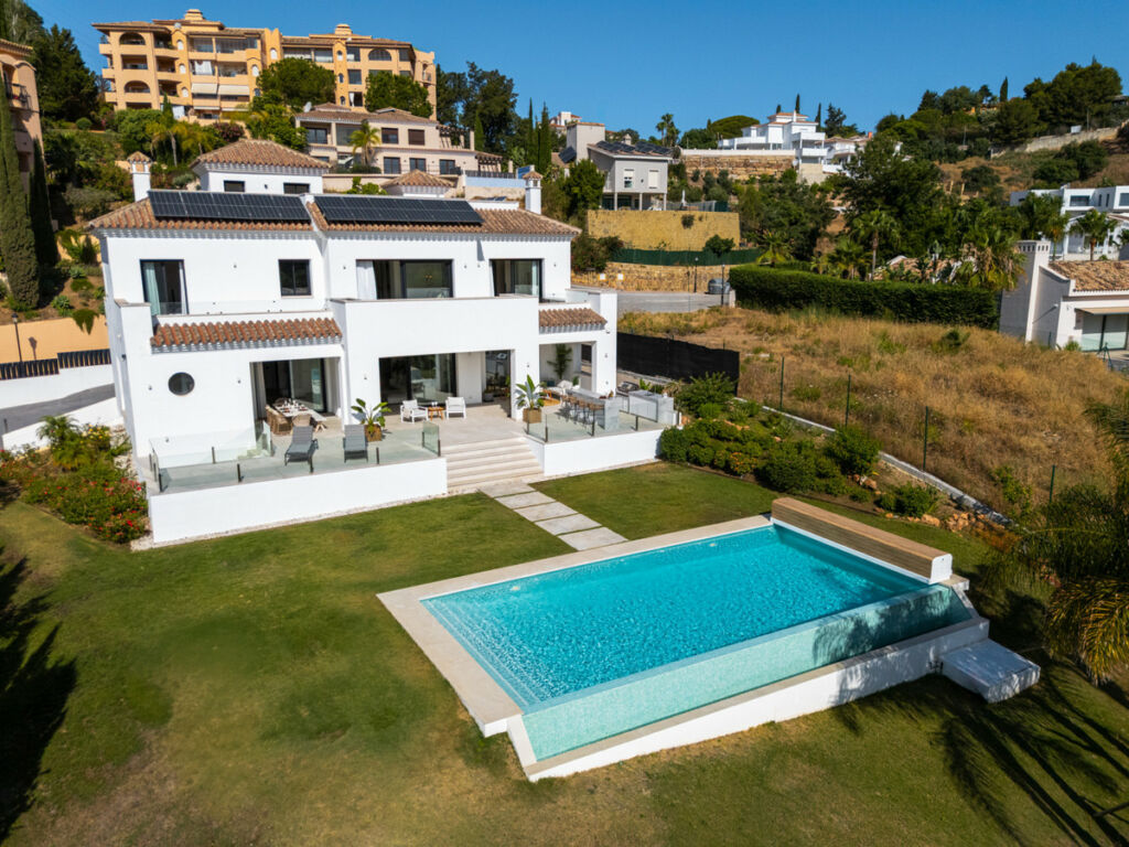 Detached Villa Elviria Málaga - image 10