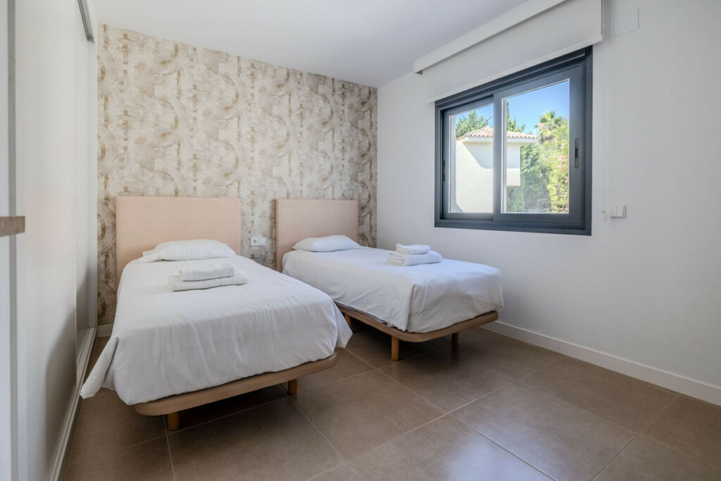 Townhouse Estepona Málaga - image 10