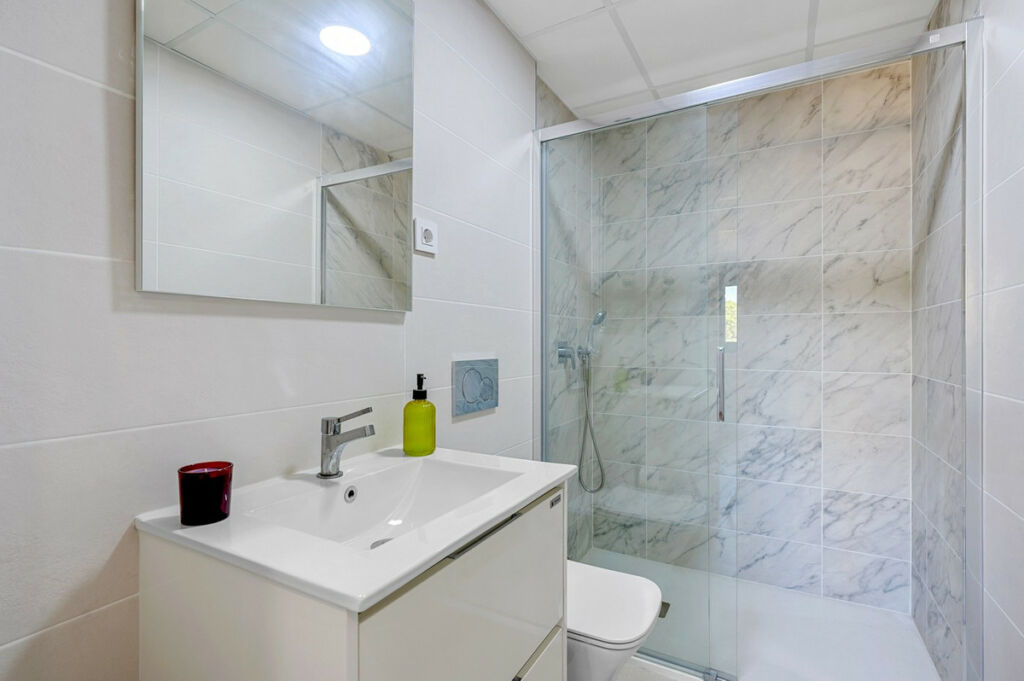 Middle Floor Apartment Punta Prima Alicante - image 10