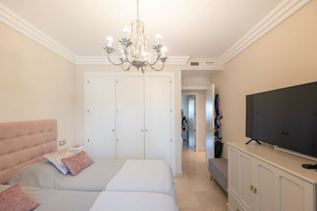 Middle Floor Apartment Benahavís Málaga - image 10