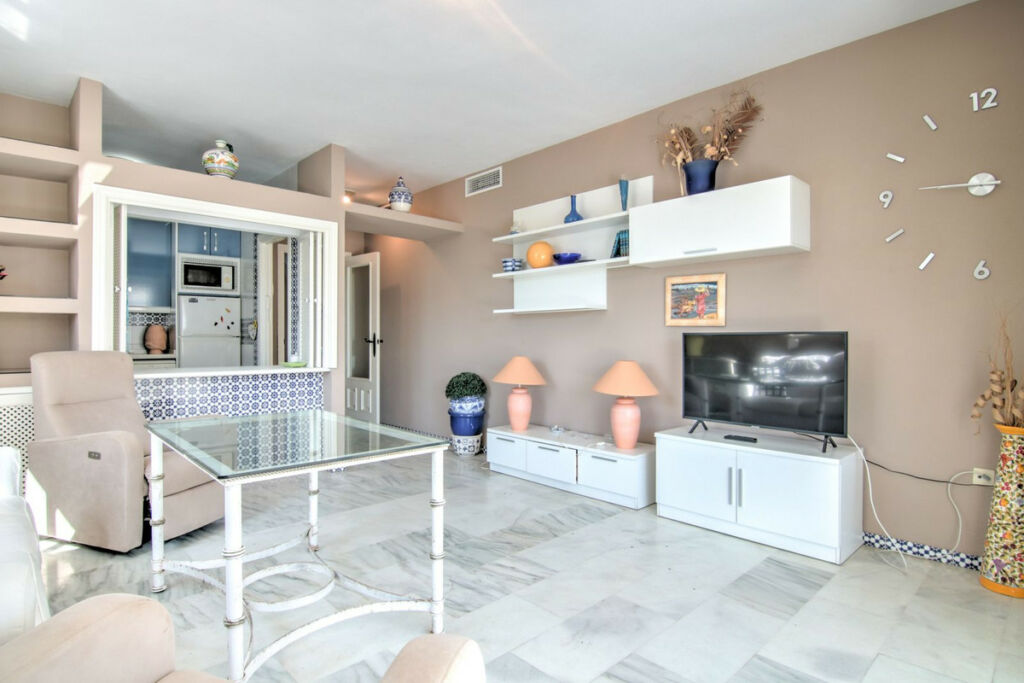 Middle Floor Apartment Fuengirola Málaga - image 10