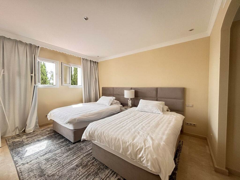Detached Villa Selwo Málaga - image 10