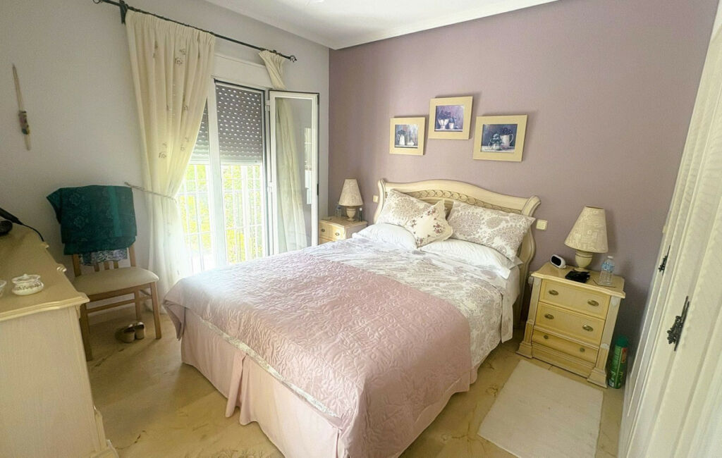 Townhouse La Duquesa Málaga - image 10