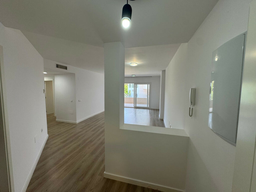 Middle Floor Apartment Nueva Andalucía Málaga - image 10