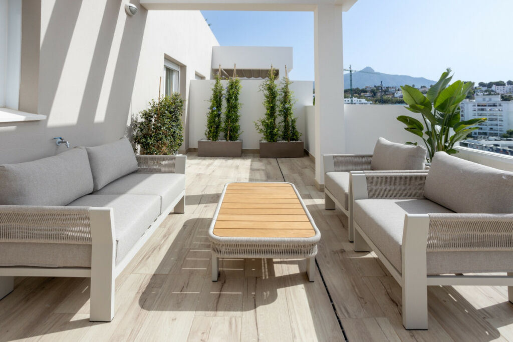 Middle Floor Apartment Nueva Andalucía Málaga - image 10