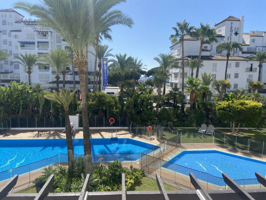 Middle Floor Apartment Puerto Banús Málaga - image 10