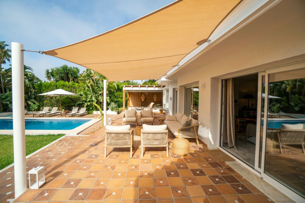 Detached Villa El Paraiso Málaga - image 10