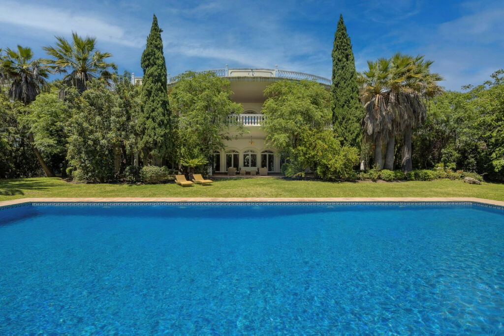 Detached Villa Nagüeles Málaga - image 11