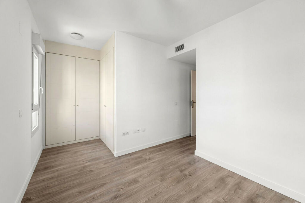 Middle Floor Apartment La Campana Málaga - image 10