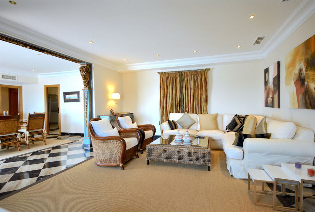 Middle Floor Apartment Puerto Banús Málaga - image 10