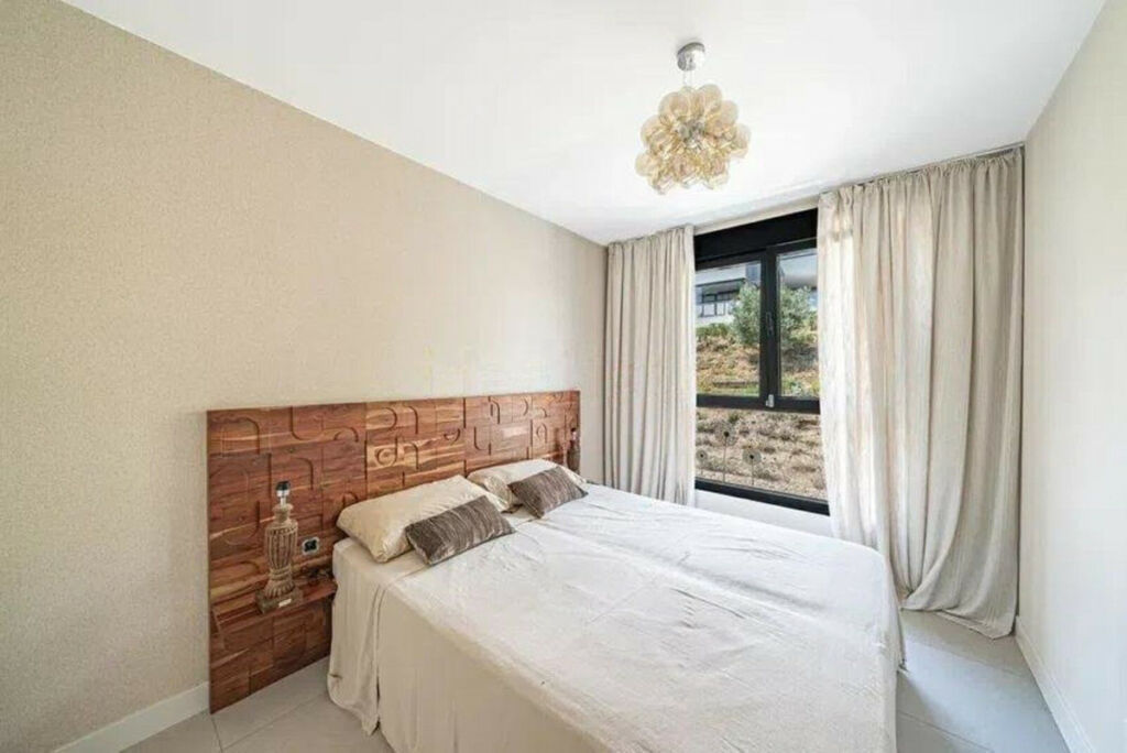 Middle Floor Apartment Estepona Málaga - image 11