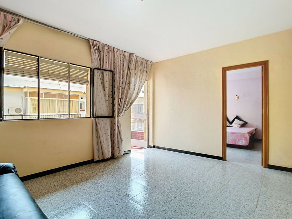 Middle Floor Apartment Fuengirola Málaga - image 10