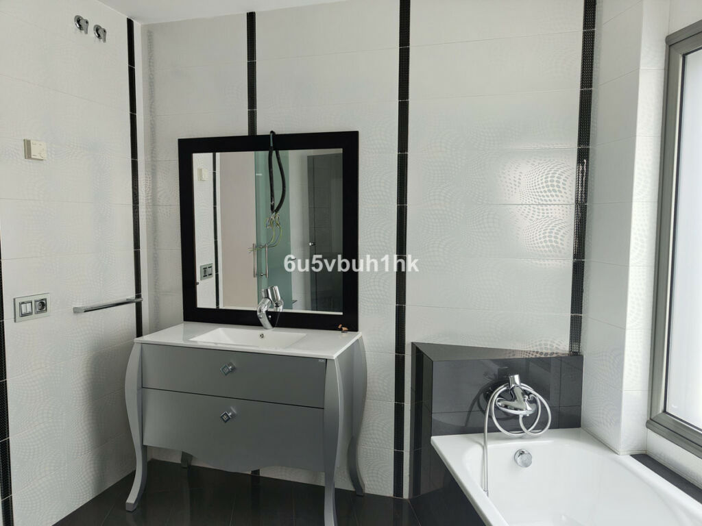 Detached Villa Benalmadena Málaga - image 10