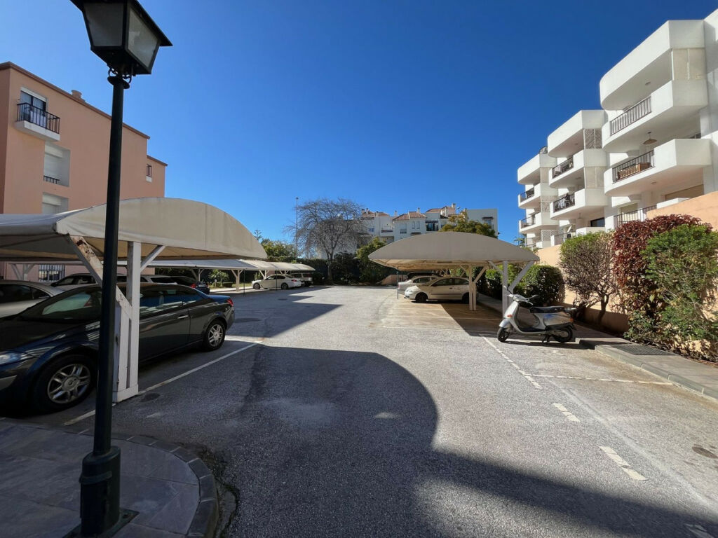 Ground Floor Apartment Puerto Banús Málaga - image 10