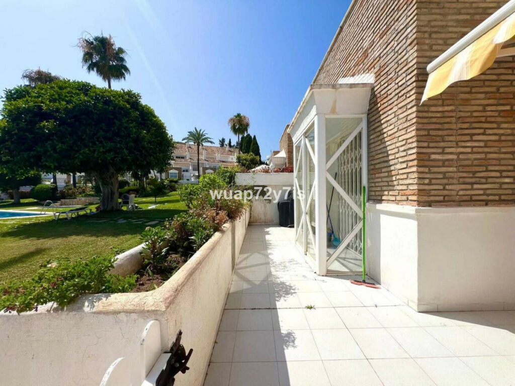 Townhouse El Paraiso Málaga - image 10