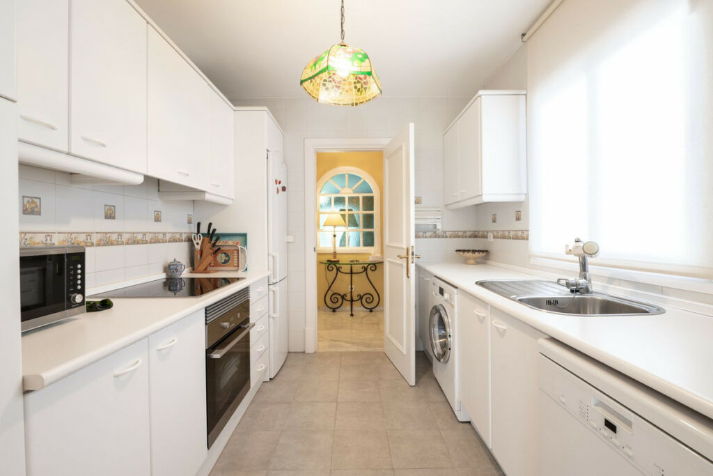 Middle Floor Apartment Marbella Málaga - image 10