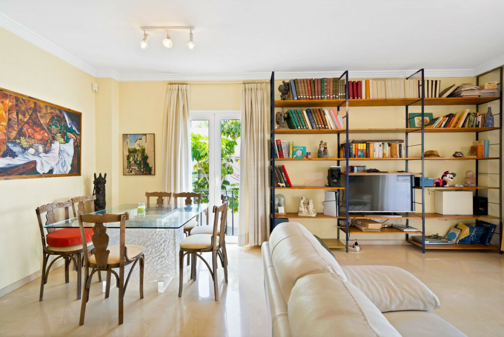 Middle Floor Apartment Nagüeles Málaga - image 10