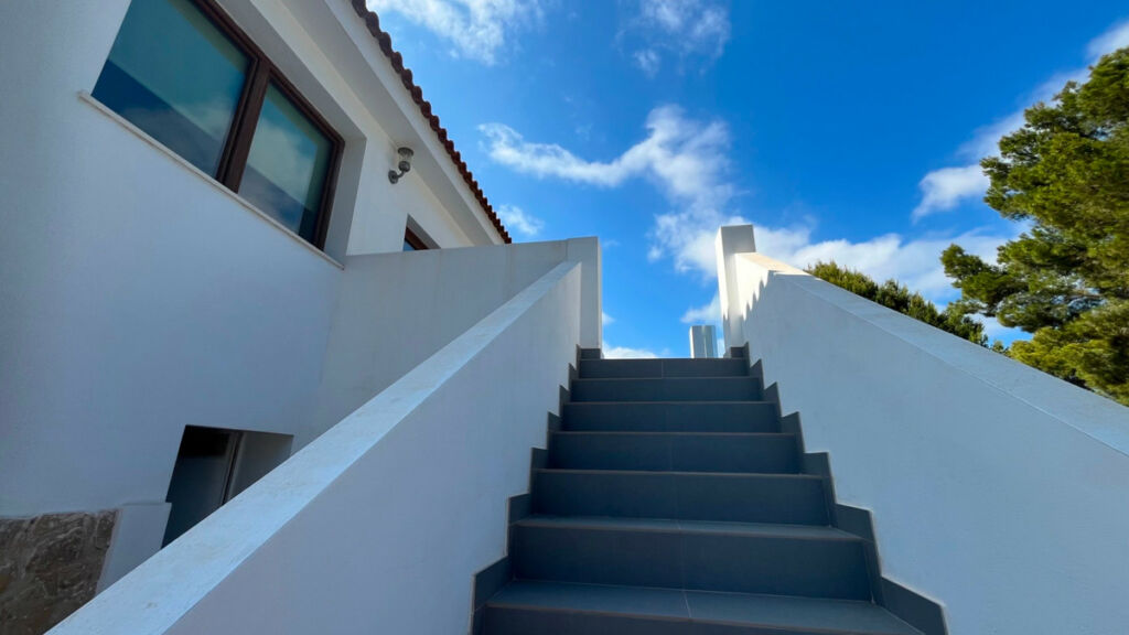 Detached Villa La Nucia Alicante - image 10