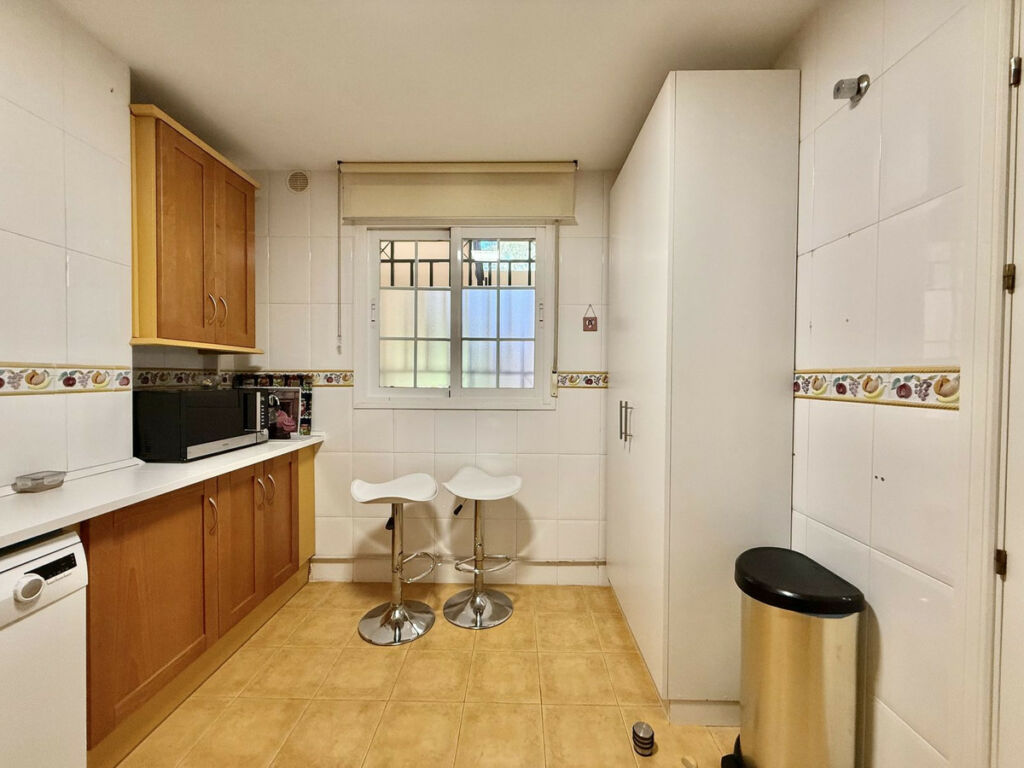 Middle Floor Apartment Nueva Andalucía Málaga - image 10