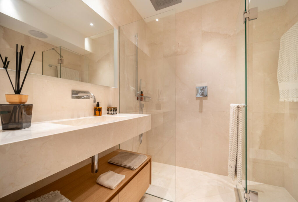 Middle Floor Apartment La Quinta Málaga - image 11