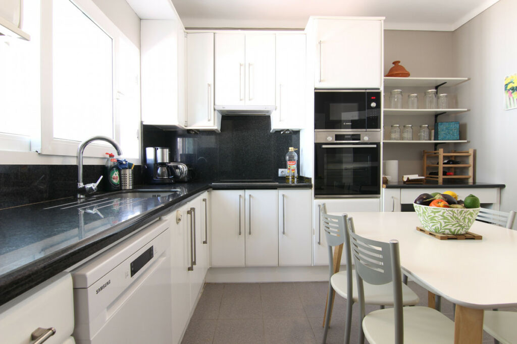 Detached Villa Estepona Málaga - image 10
