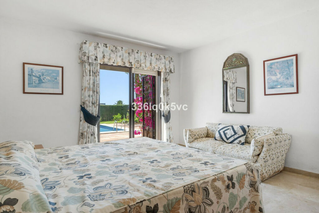 Detached Villa Las Chapas Málaga - image 10