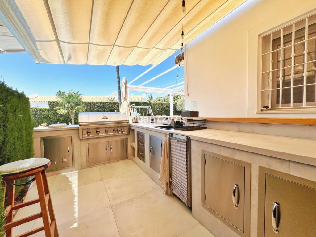 Detached Villa Istán Málaga - image 9
