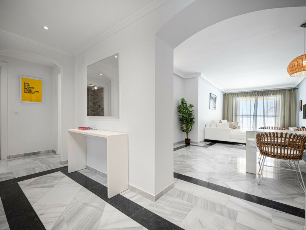 Middle Floor Apartment Nueva Andalucía Málaga - image 10