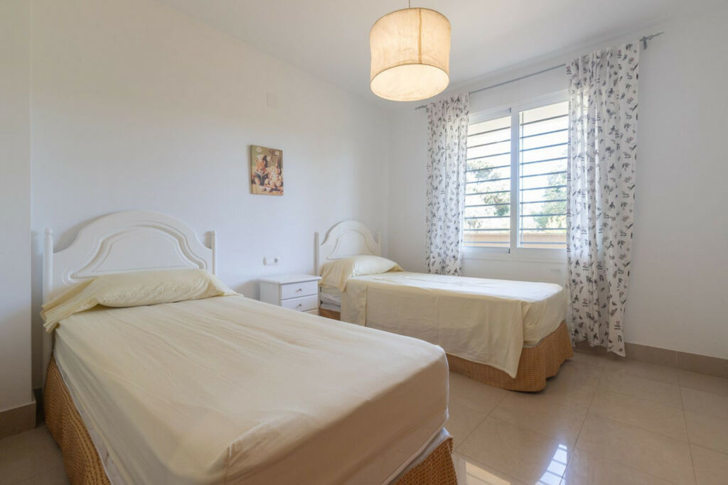 Middle Floor Apartment Elviria Málaga - image 10
