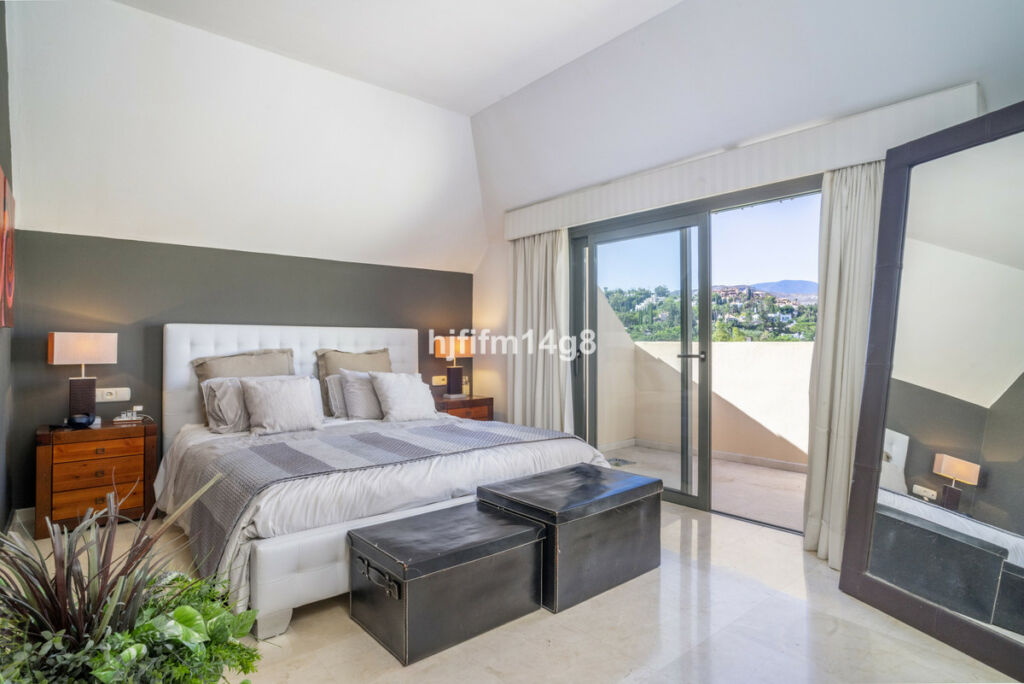 Penthouse Duplex Nueva Andalucía Málaga - image 10