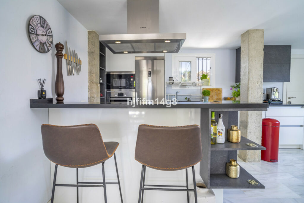 Detached Villa Nueva Andalucía Málaga - image 10