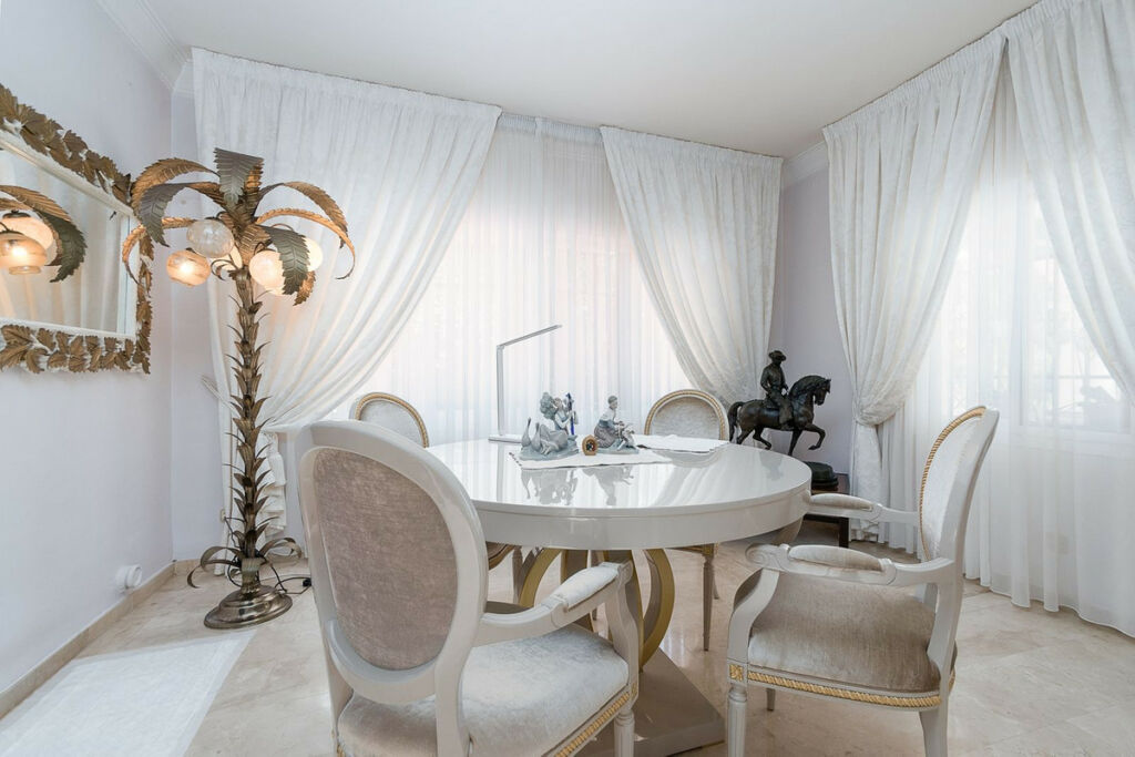 Detached Villa Marbella Málaga - image 10