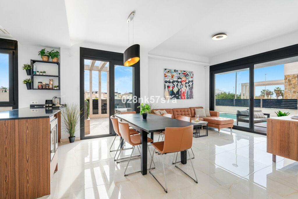 Detached Villa Lomas de Cabo Roig Alicante - image 10