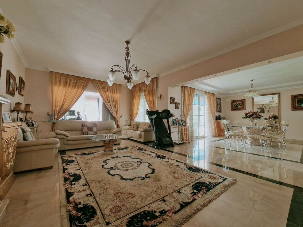 Detached Villa Guadalmina Baja Málaga - image 14
