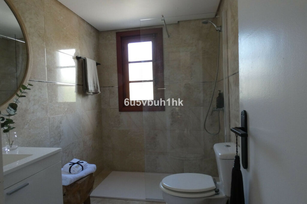 Middle Floor Apartment La Duquesa Málaga - image 10
