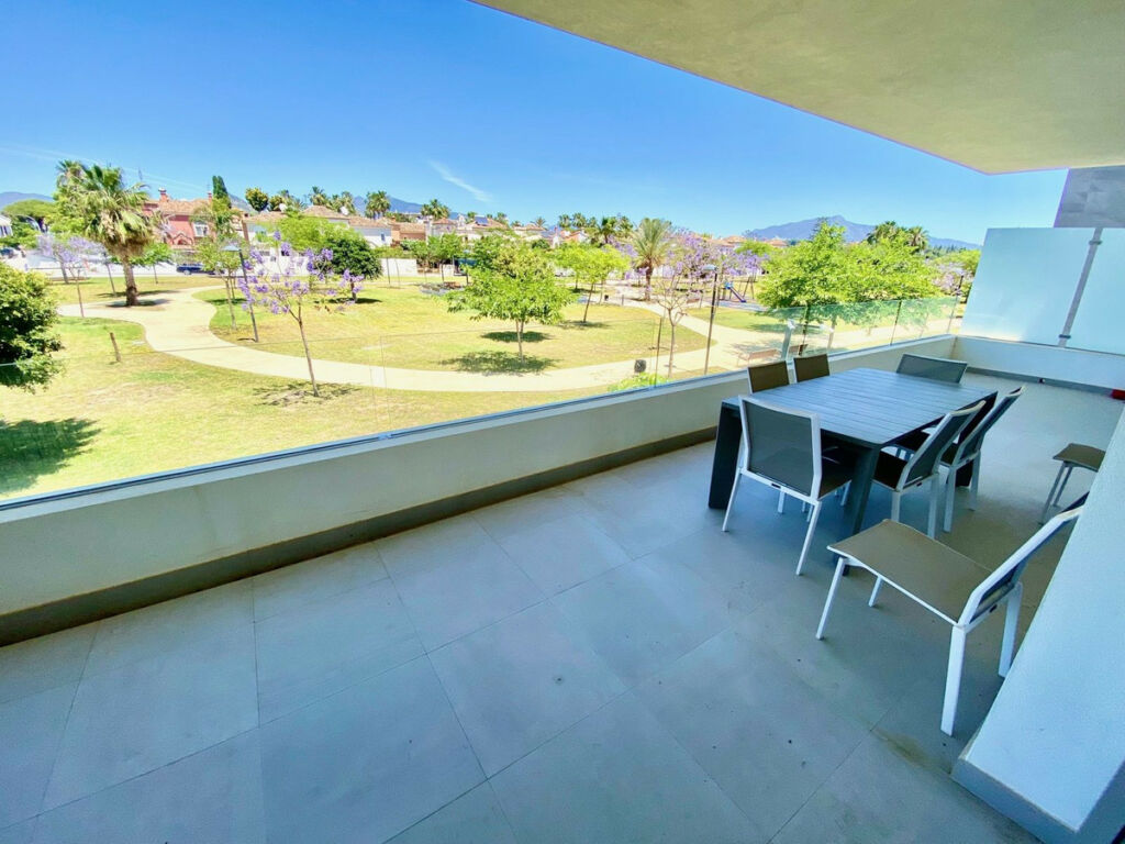 Middle Floor Apartment Estepona Málaga - image 10