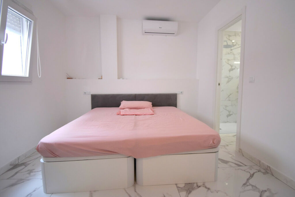 Middle Floor Apartment Villamartin Alicante - image 10