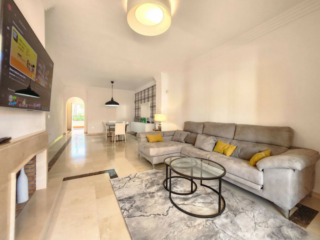Middle Floor Apartment Nueva Andalucía Málaga - image 10