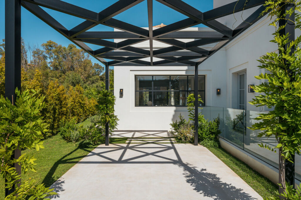 Detached Villa Nueva Andalucía Málaga - image 10