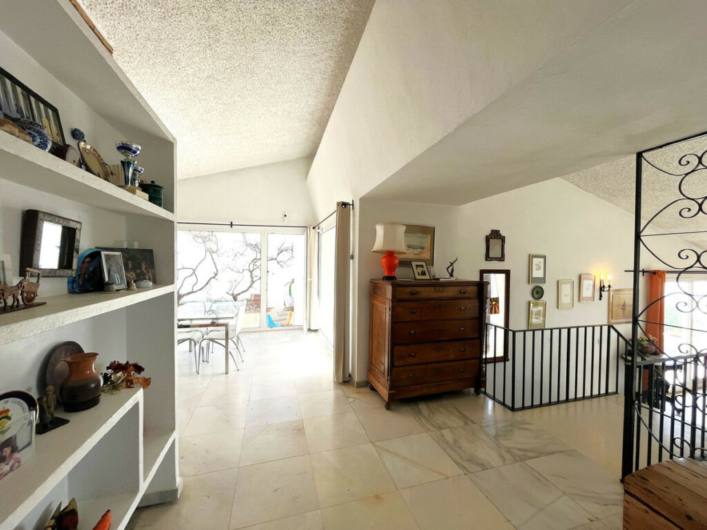 Detached Villa Estepona Málaga - image 10