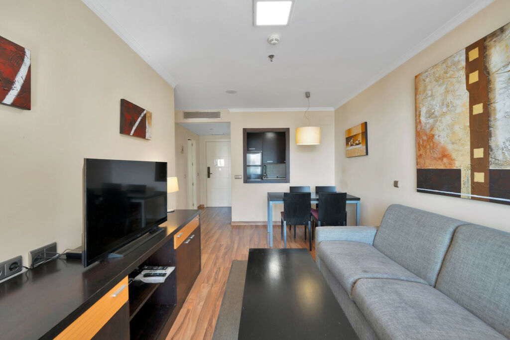 Middle Floor Apartment Benalmadena Málaga - image 10