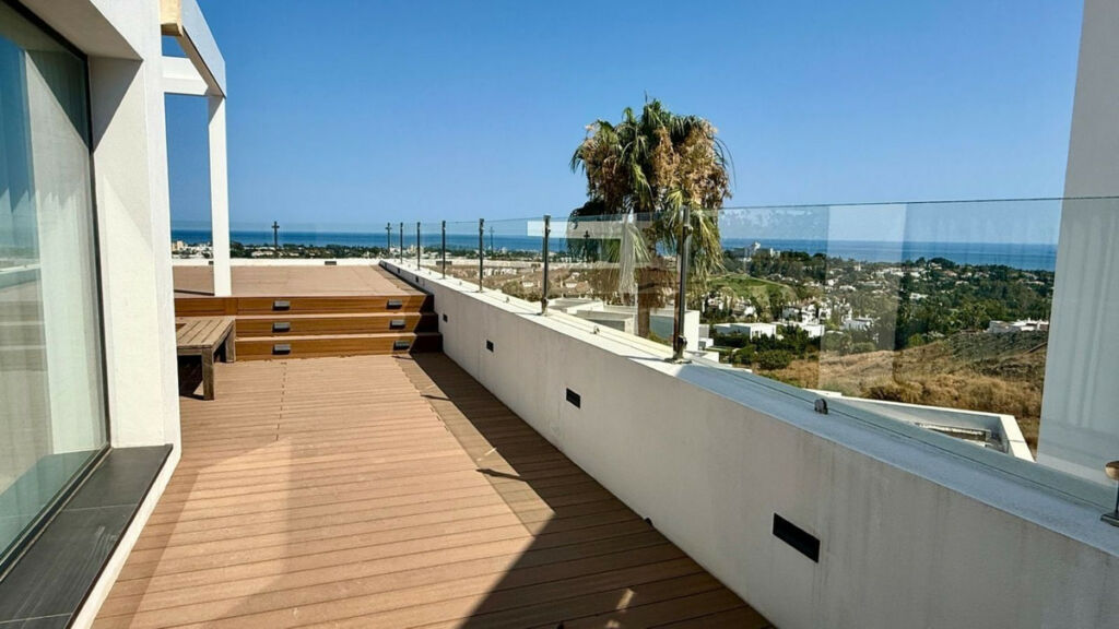 Detached Villa El Paraiso Málaga - image 10
