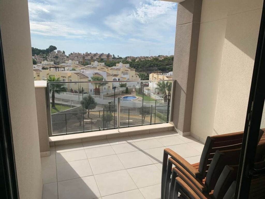 Middle Floor Apartment Villamartin Alicante - image 9