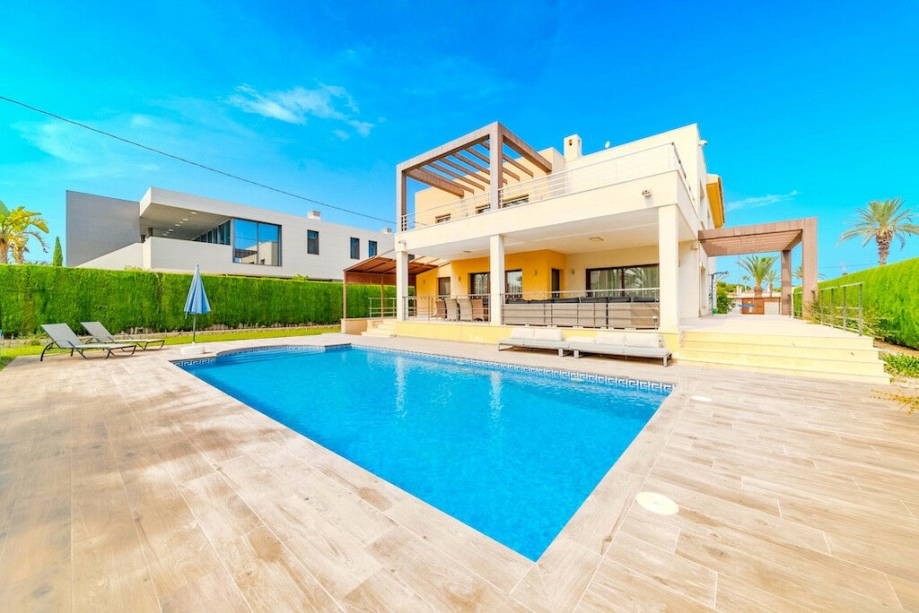 Detached Villa Cabo Roig Alicante - image 10