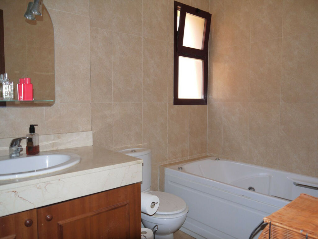 Middle Floor Apartment Calahonda Málaga - image 10