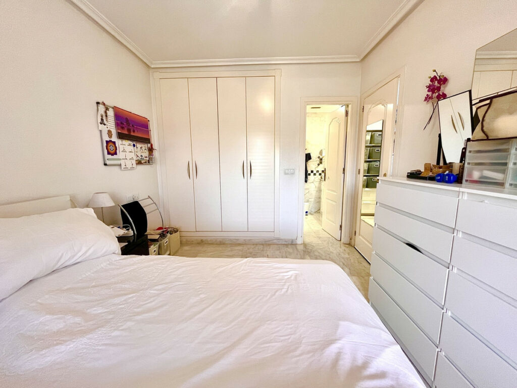 Middle Floor Apartment Villamartin Alicante - image 10