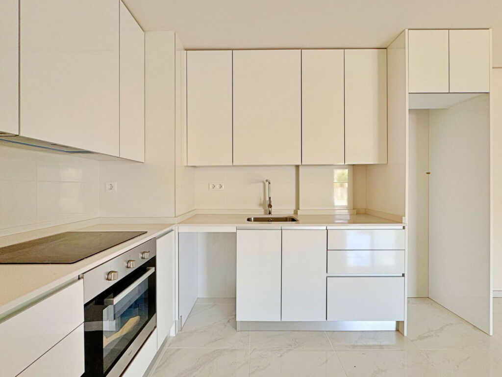 Middle Floor Apartment Villamartin Alicante - image 5
