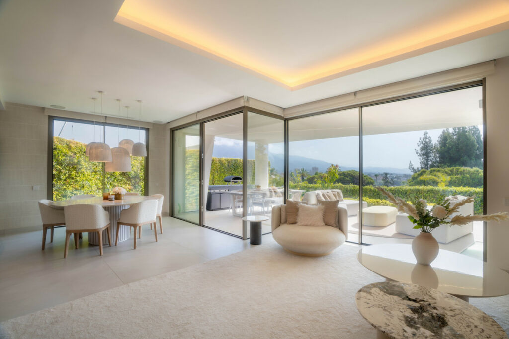 Detached Villa Nueva Andalucía Málaga - image 11