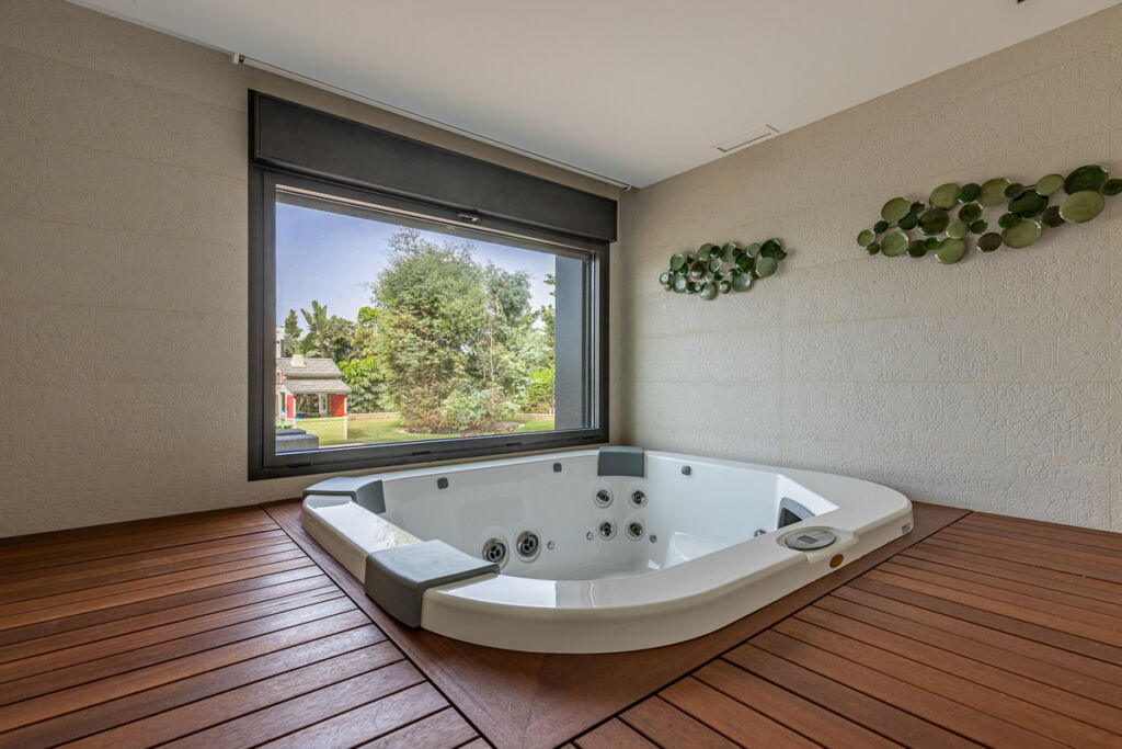 Detached Villa Málaga Este Málaga - image 11