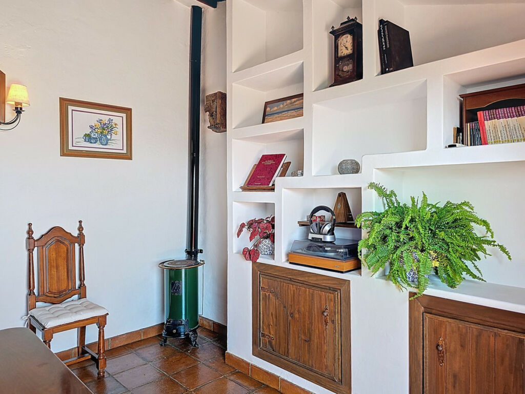 Detached Villa Riogordo Málaga - image 11